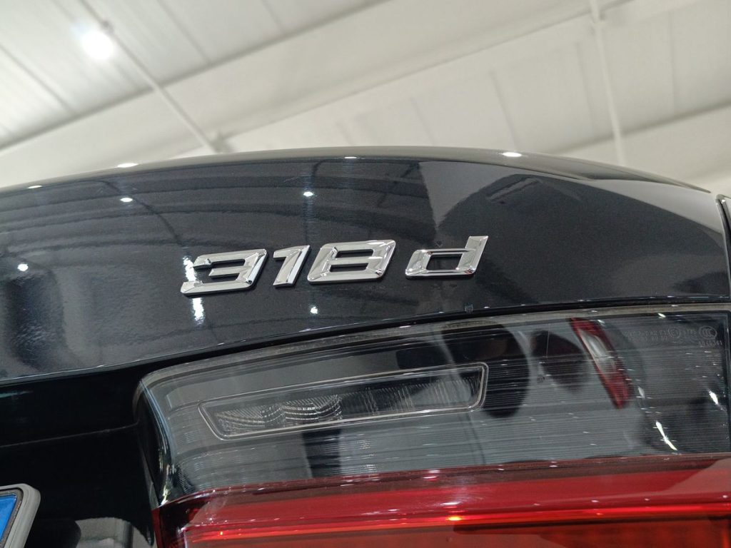 BMW 318 d 48V Luxury - 24