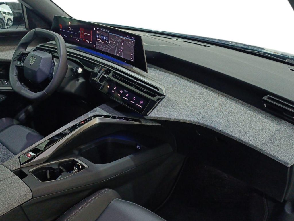 PEUGEOT 3008 Hybrid 145 e-DCS6 Allure - 9