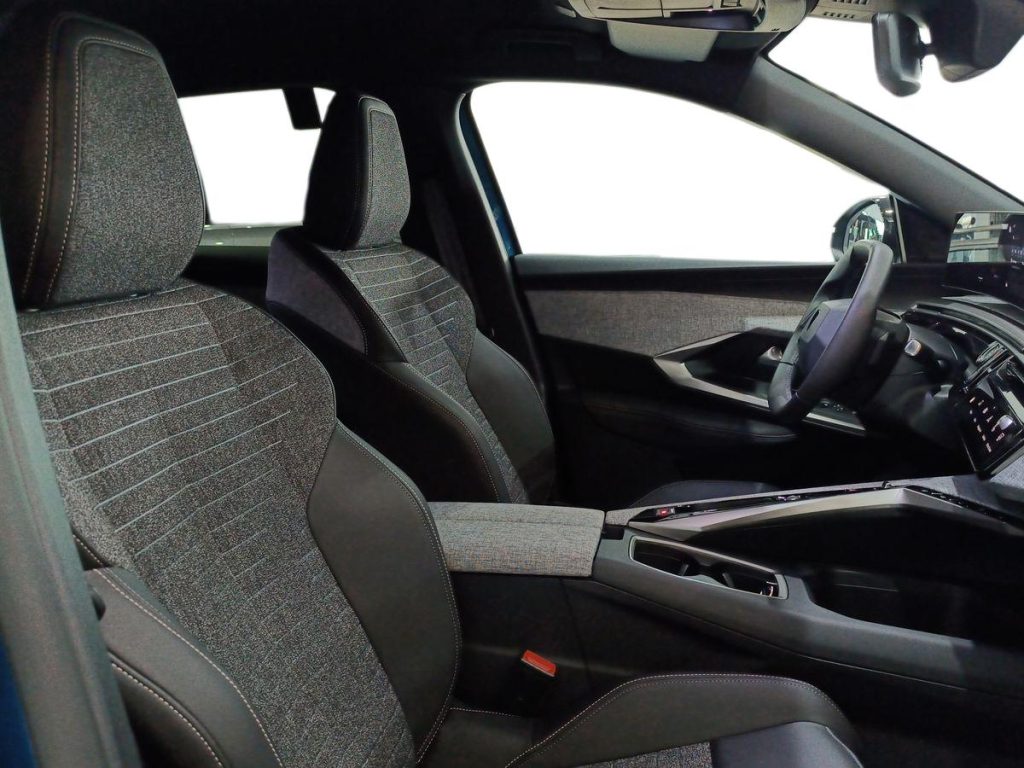 PEUGEOT 3008 Hybrid 145 e-DCS6 Allure - 10