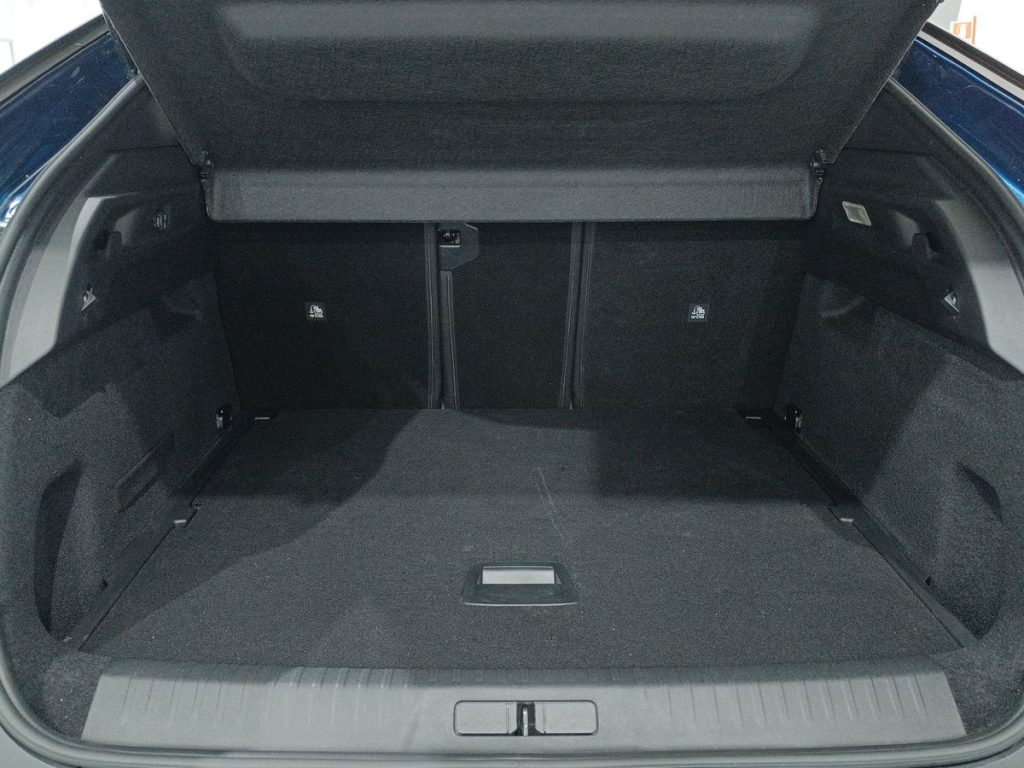 PEUGEOT 3008 Hybrid 145 e-DCS6 Allure - 12