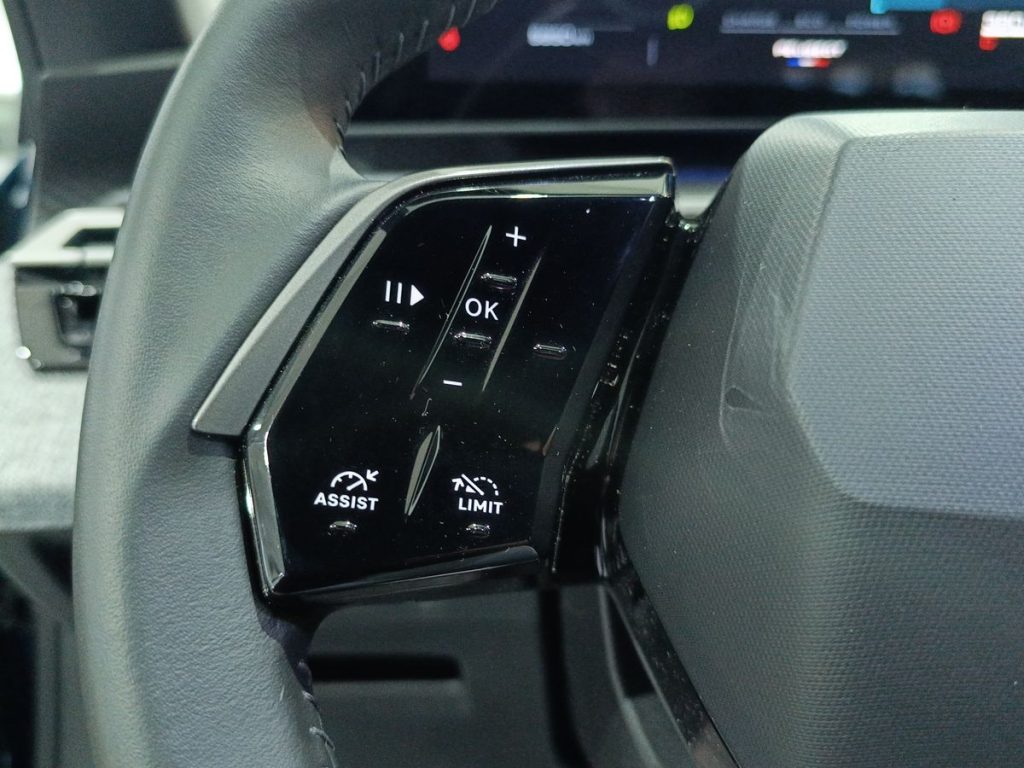 PEUGEOT 3008 Hybrid 145 e-DCS6 Allure - 21