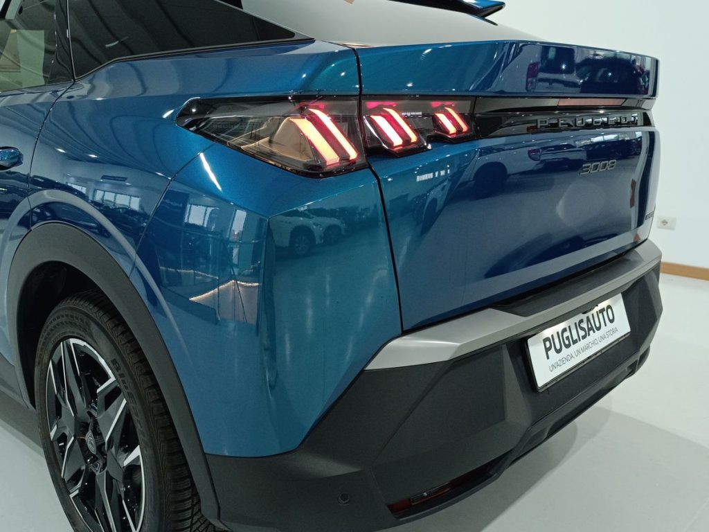 PEUGEOT 3008 Hybrid 145 e-DCS6 Allure - 26