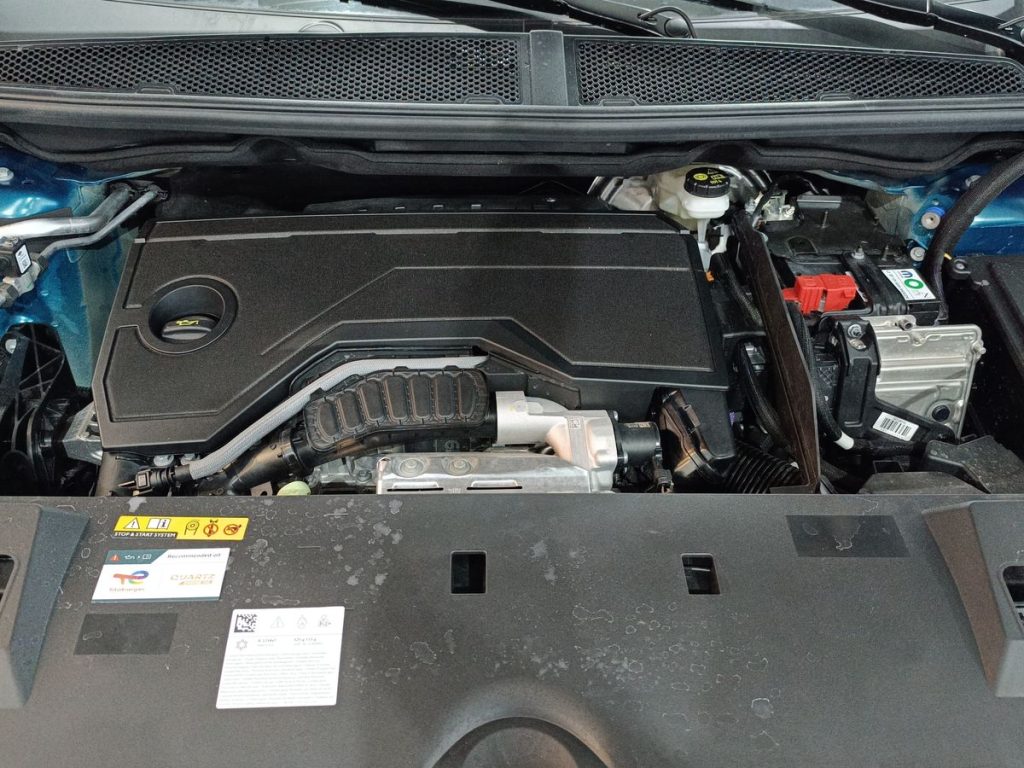PEUGEOT 3008 Hybrid 145 e-DCS6 Allure - 27
