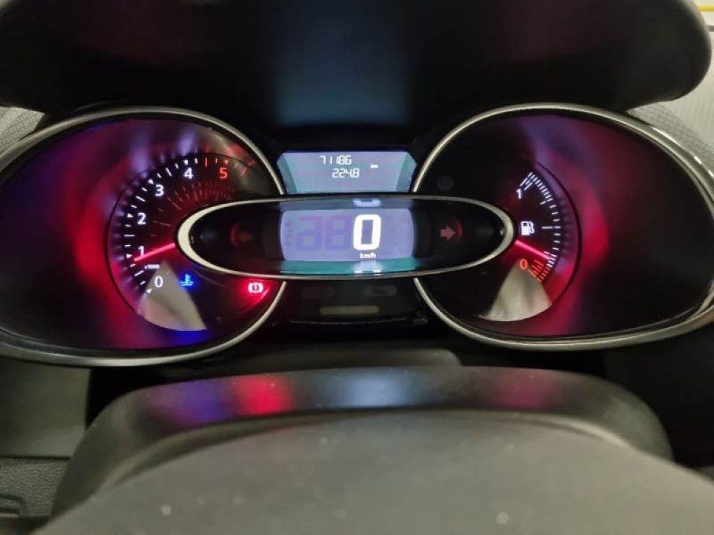 RENAULT Clio Sporter dCi 8V 90 CV Moschino Zen - 7