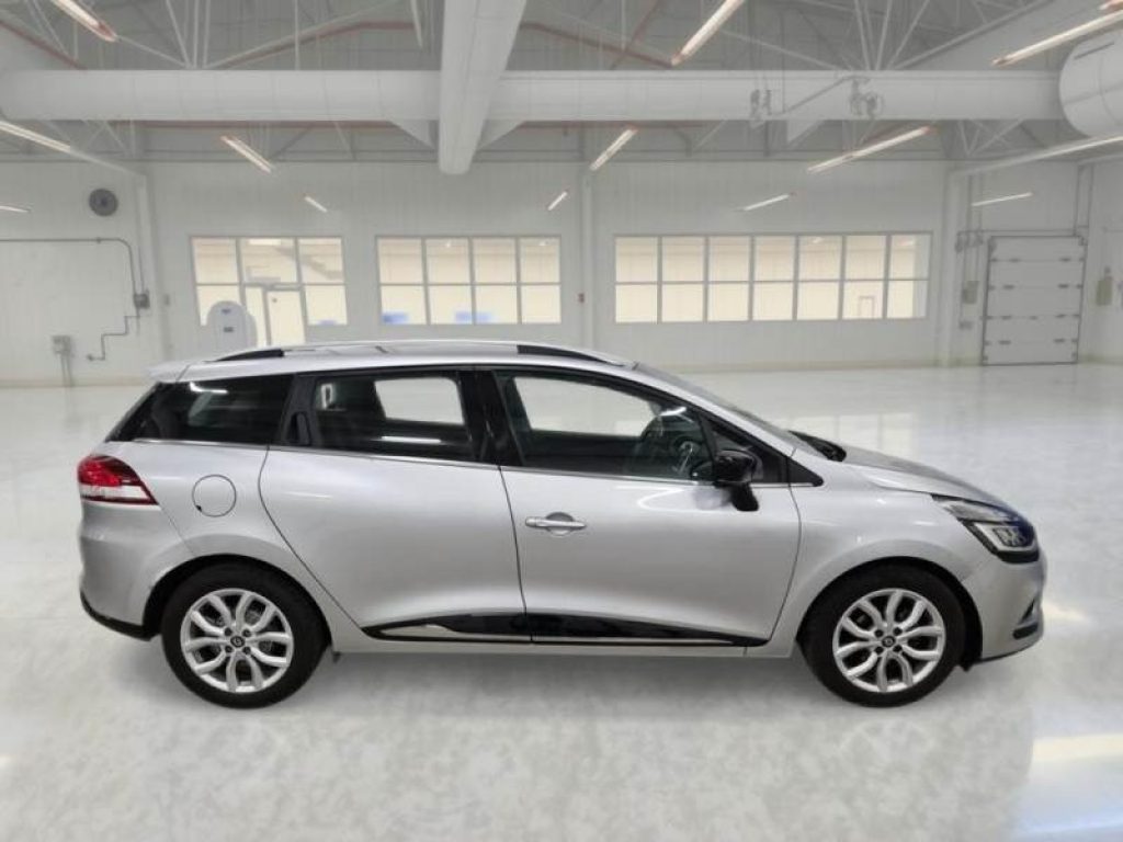 RENAULT Clio Sporter dCi 8V 90 CV Moschino Zen - 4