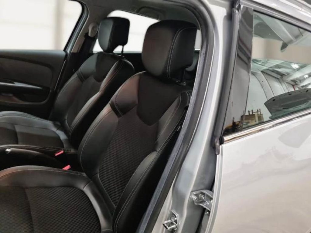 RENAULT Clio Sporter dCi 8V 90 CV Moschino Zen - 8