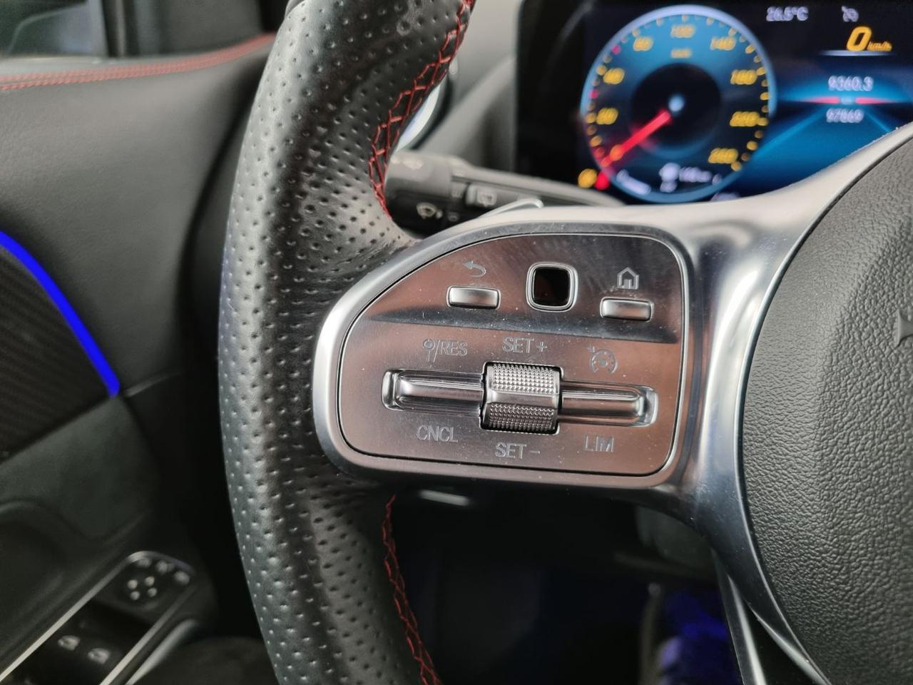 MERCEDES-BENZ GLA 200 d Automatic 4Matic Premium - 26