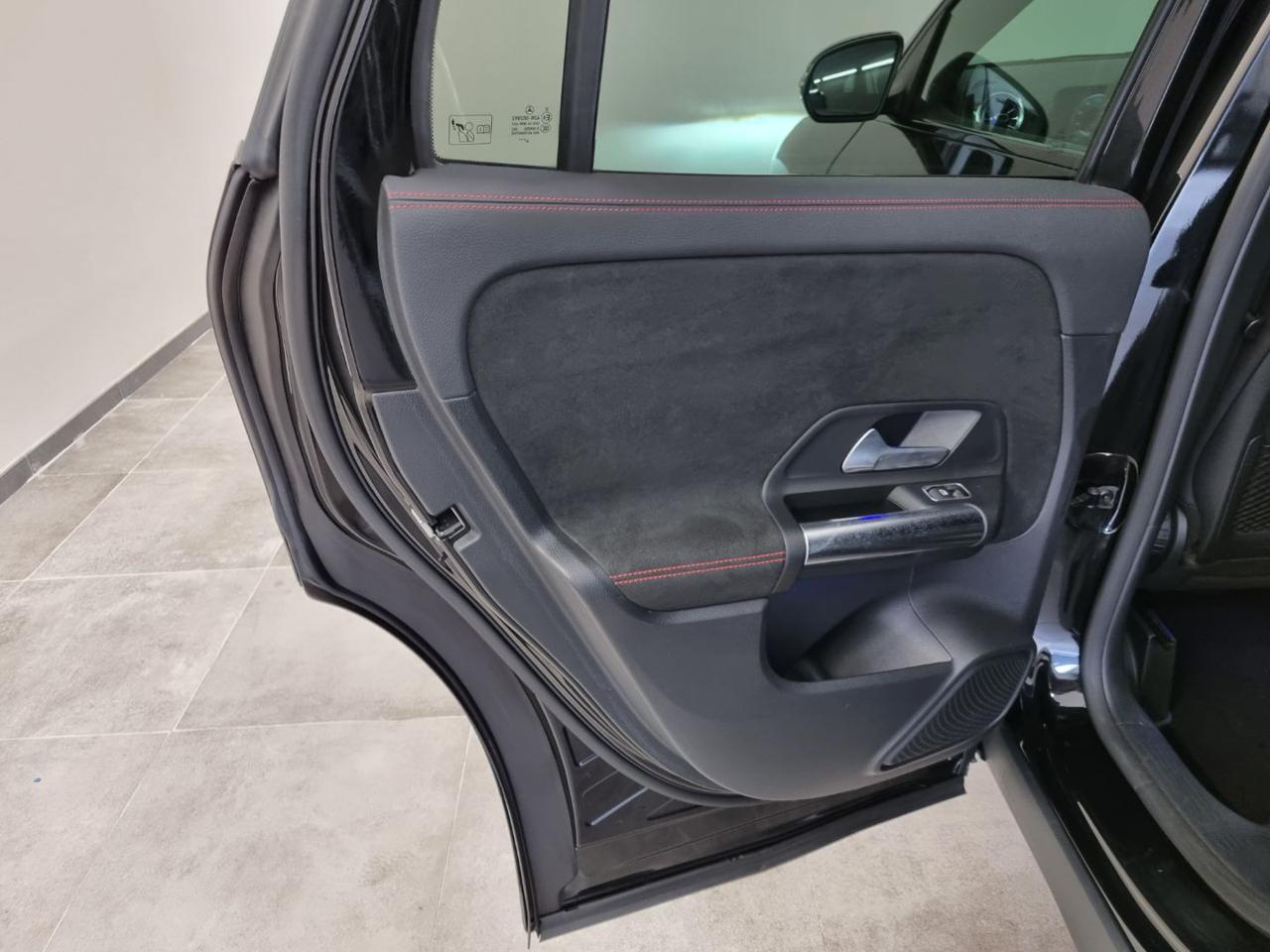 MERCEDES-BENZ GLA 200 d Automatic 4Matic Premium - 28