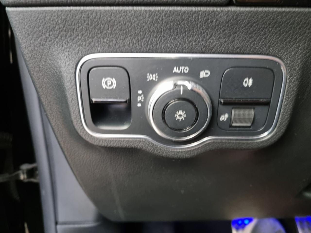 MERCEDES-BENZ GLA 200 d Automatic 4Matic Premium - 27