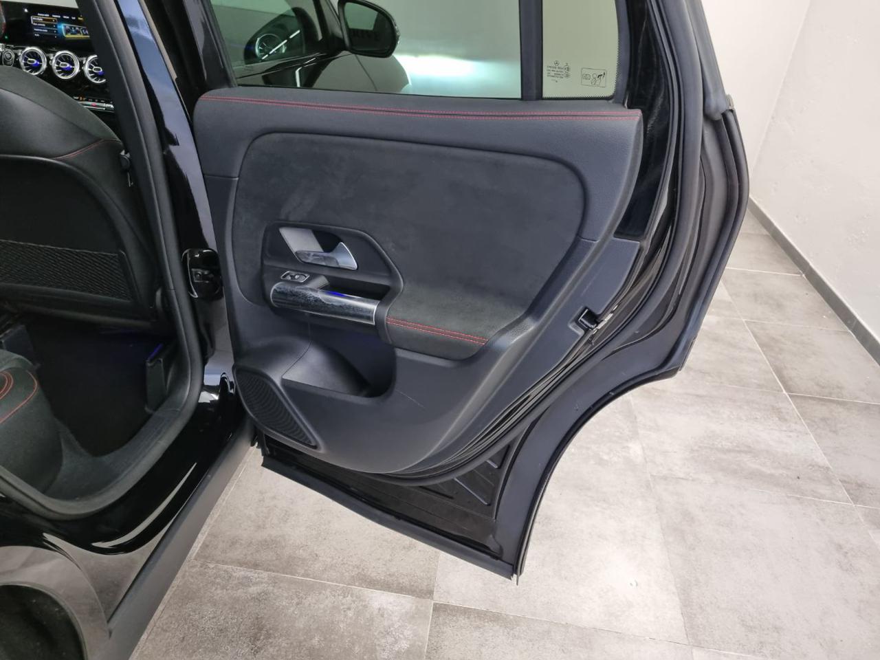 MERCEDES-BENZ GLA 200 d Automatic 4Matic Premium - 30