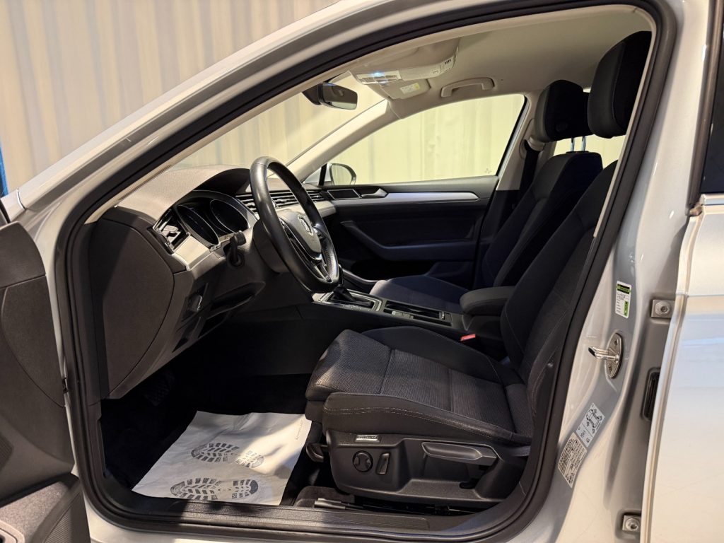 VOLKSWAGEN Passat Variant 2.0 TDI DSG Business Navi ACC Navi Camera GANCIO - 4