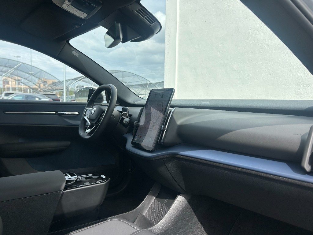 VOLVO EX30 Single Motor Extended Range RWD Plus - Foto 3