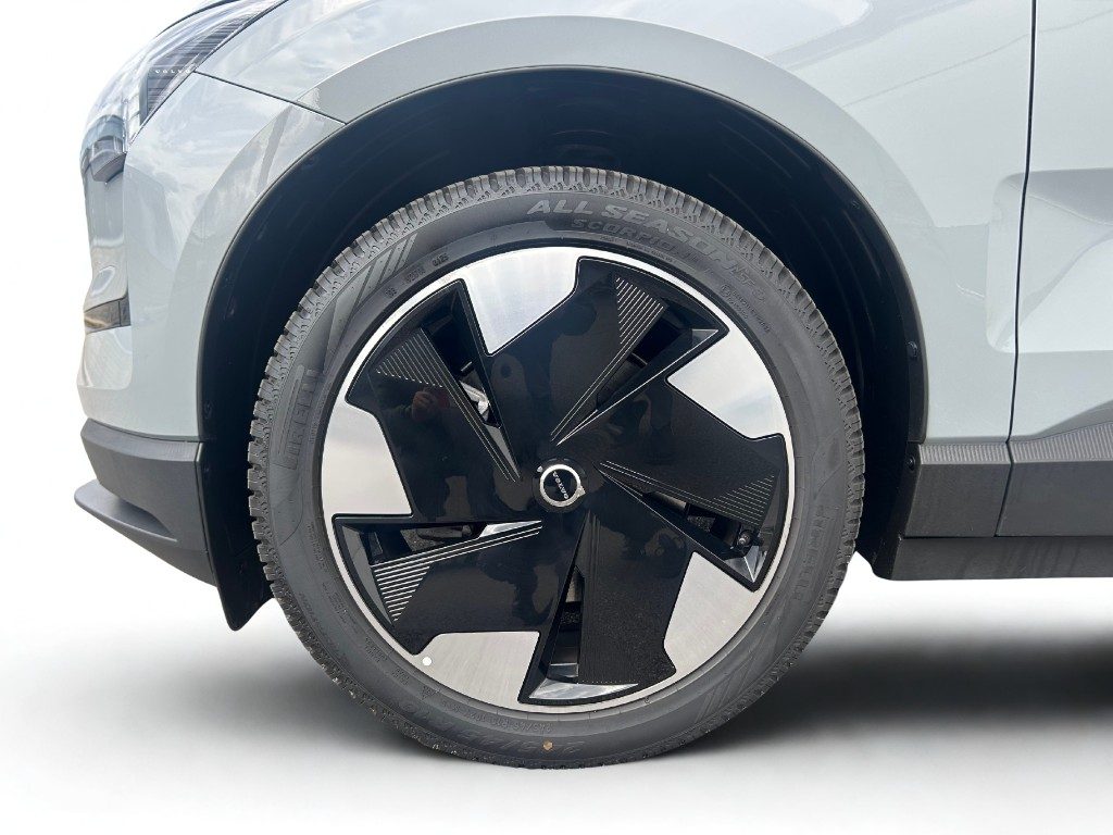 VOLVO EX30 Single Motor Extended Range RWD Plus - Grid Foto 8
