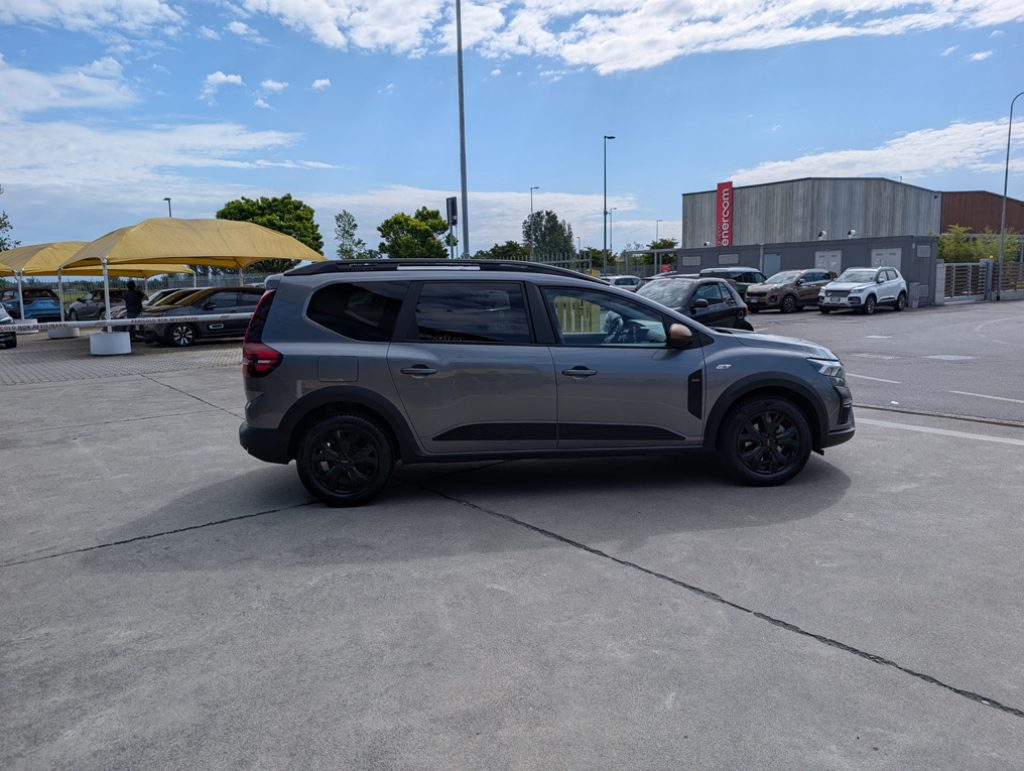 DACIA Jogger 1.6 Hybrid 140 5 posti Extreme - 4