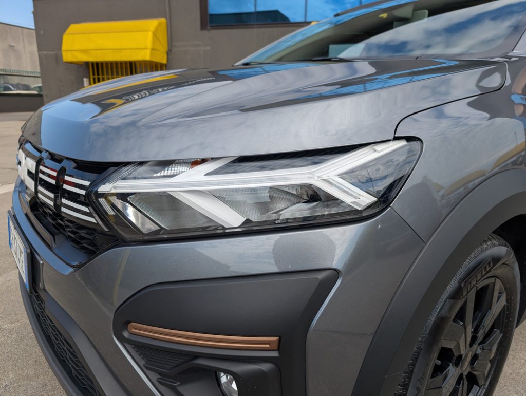 DACIA Jogger 1.6 Hybrid 140 5 posti Extreme - 10