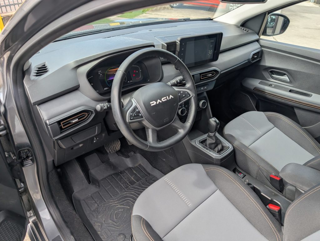 DACIA Jogger 1.6 Hybrid 140 5 posti Extreme - 24