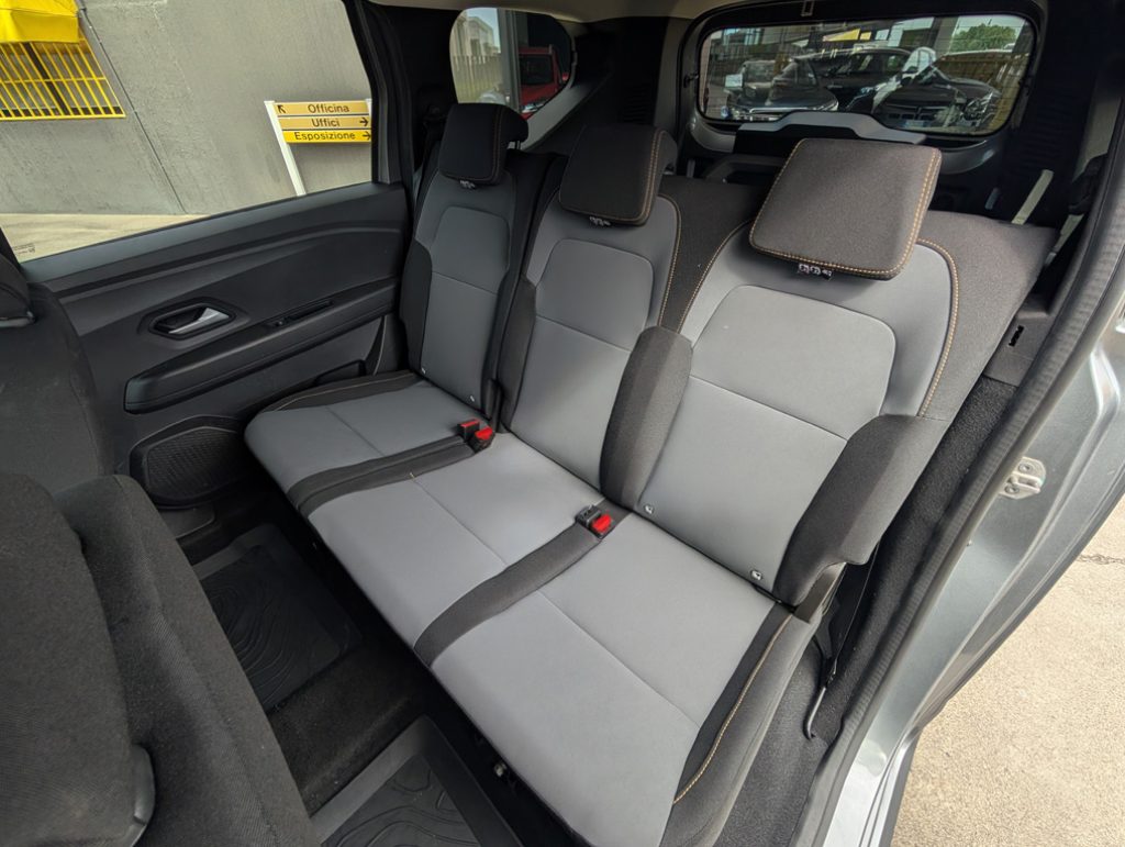DACIA Jogger 1.6 Hybrid 140 5 posti Extreme - 25