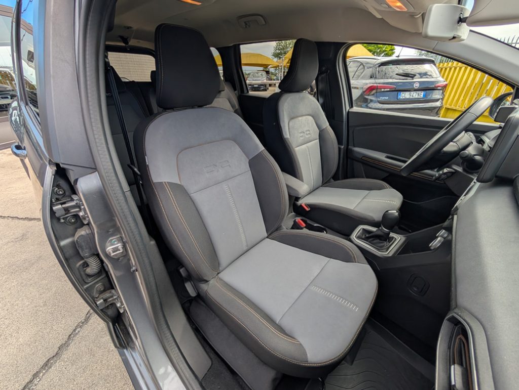 DACIA Jogger 1.6 Hybrid 140 5 posti Extreme - 26