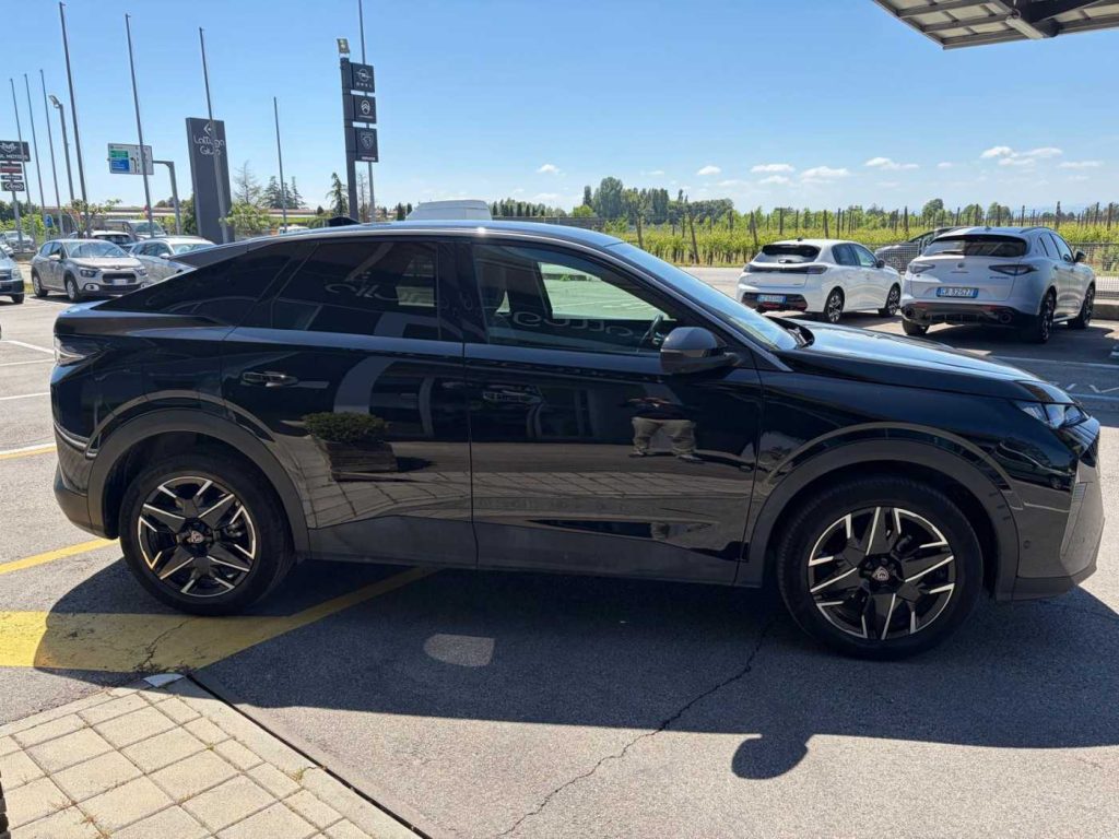 PEUGEOT 3008 Hybrid 145 e-DCS6 Allure - 5