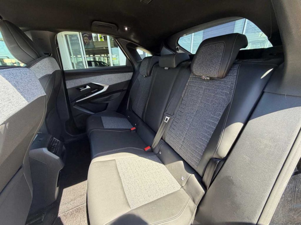 PEUGEOT 3008 Hybrid 145 e-DCS6 Allure - 11