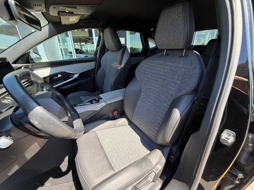 PEUGEOT 3008 Hybrid 145 e-DCS6 Allure - 13