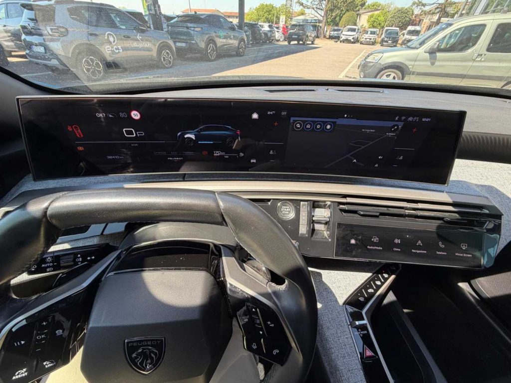 PEUGEOT 3008 Hybrid 145 e-DCS6 Allure - 16