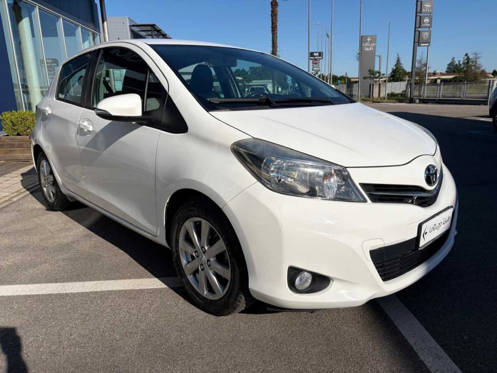 TOYOTA Yaris 1.0 5 porte - 4