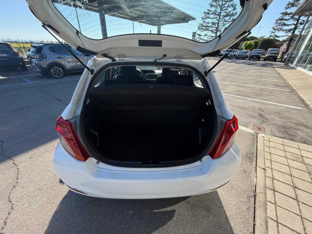 TOYOTA Yaris 1.0 5 porte - 10
