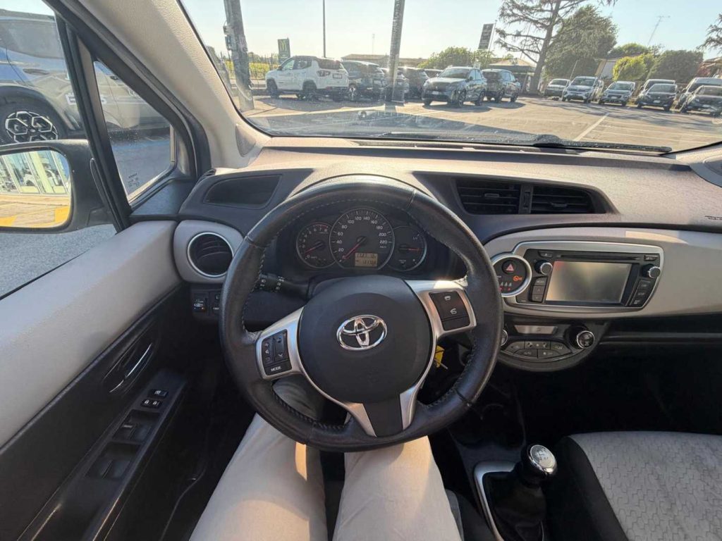 TOYOTA Yaris 1.0 5 porte - 15