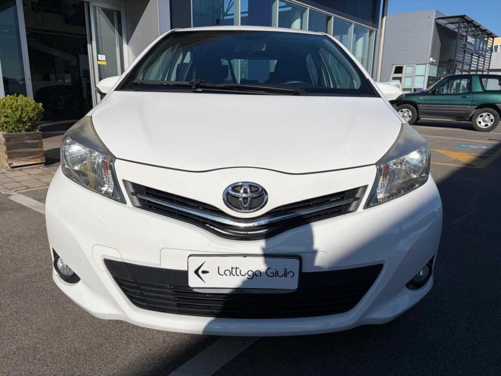 TOYOTA Yaris 1.0 5 porte - 3