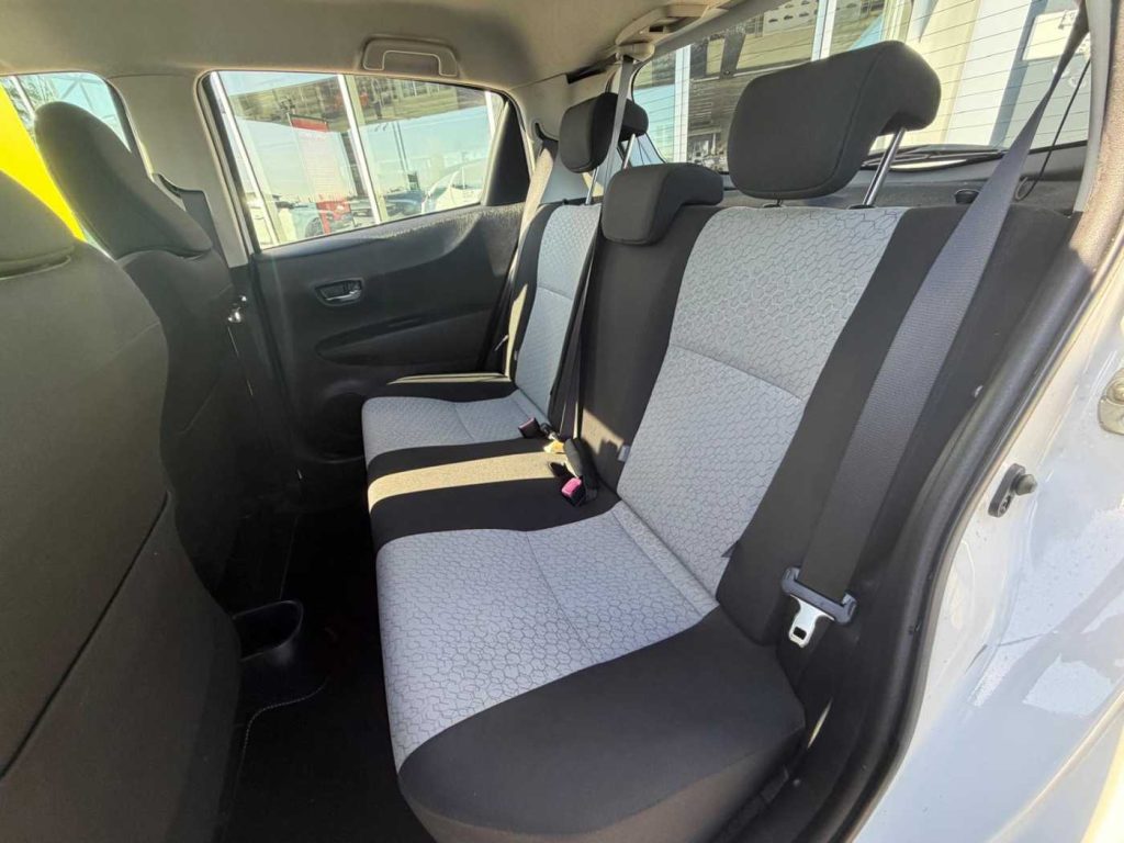TOYOTA Yaris 1.0 5 porte - 11