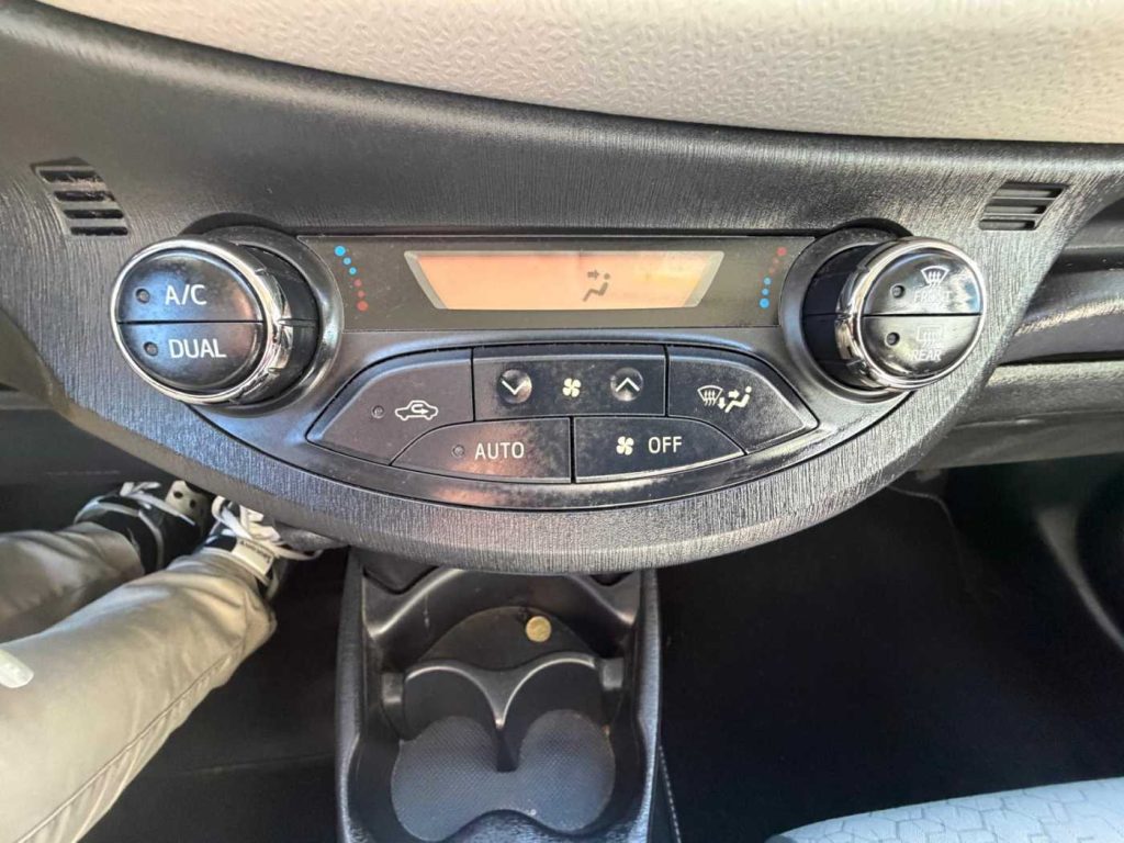 TOYOTA Yaris 1.0 5 porte - 18