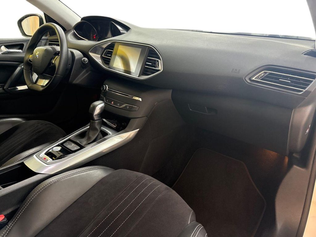 PEUGEOT 308 BlueHDi 150 S&S EAT6 Allure - 9