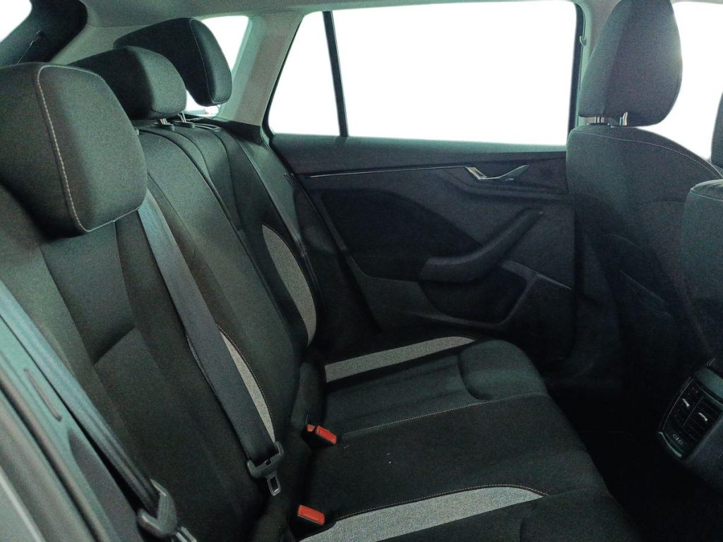 SKODA Kamiq 1.0 TSI 115 CV DSG Black Dots - 11