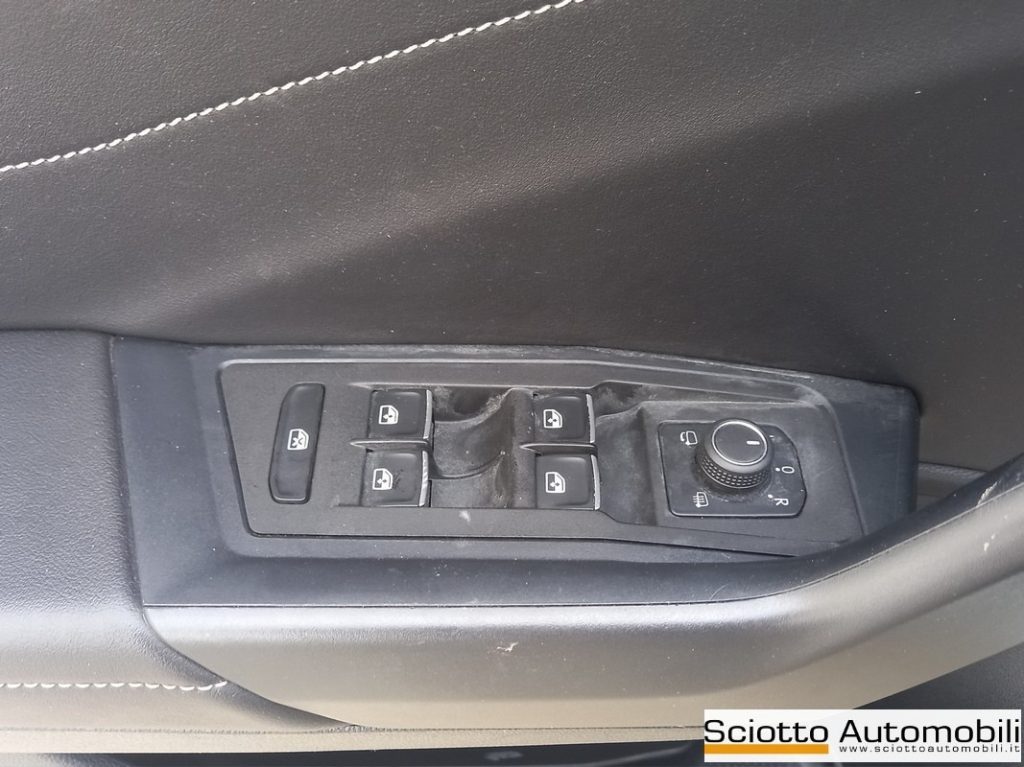 VOLKSWAGEN T-Roc 1.0 TSI Style - 12