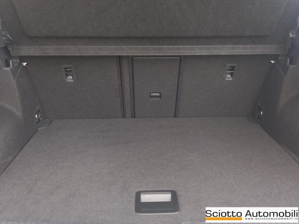 VOLKSWAGEN T-Roc 1.0 TSI Style - 17