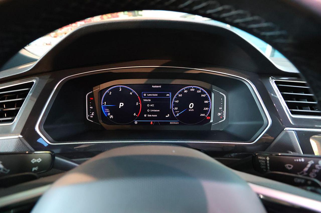 VOLKSWAGEN Tiguan 2.0 TDI 150cv SCR DSG R-Line - 38