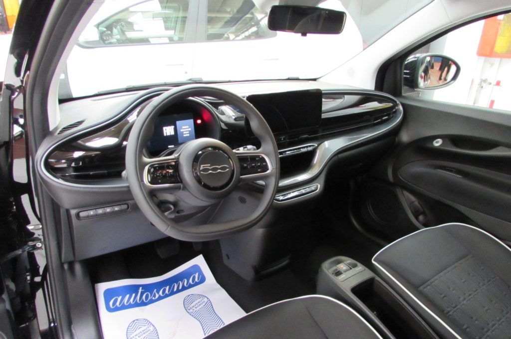 FIAT 500e Berlina 42 kWh AUTONOMIA 320Km. - 7