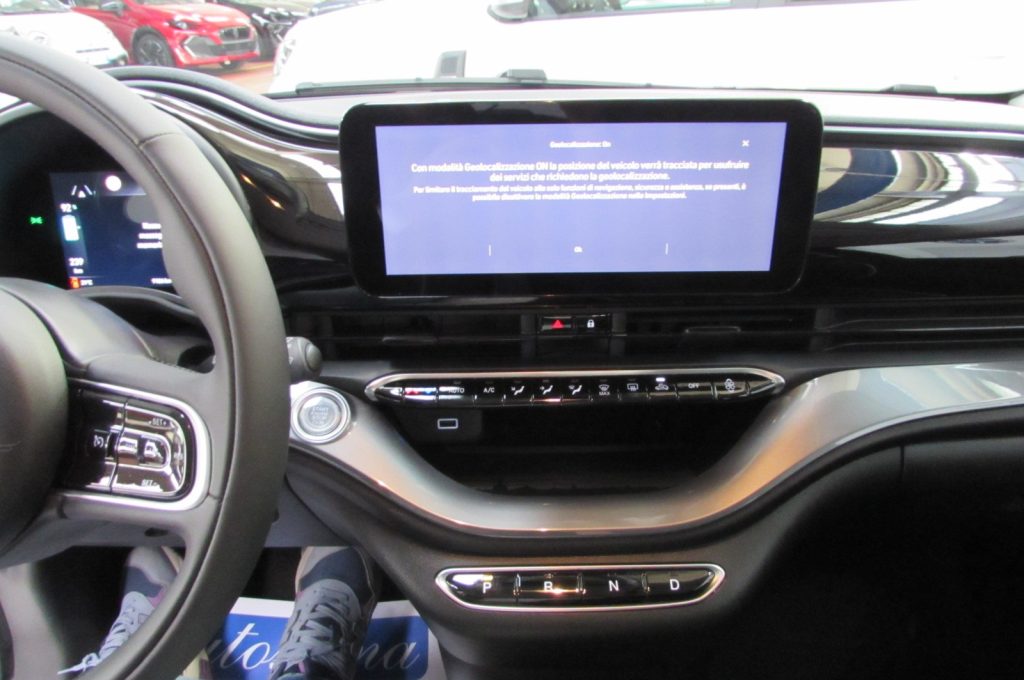 FIAT 500e Berlina 42 kWh AUTONOMIA 320Km. - 8