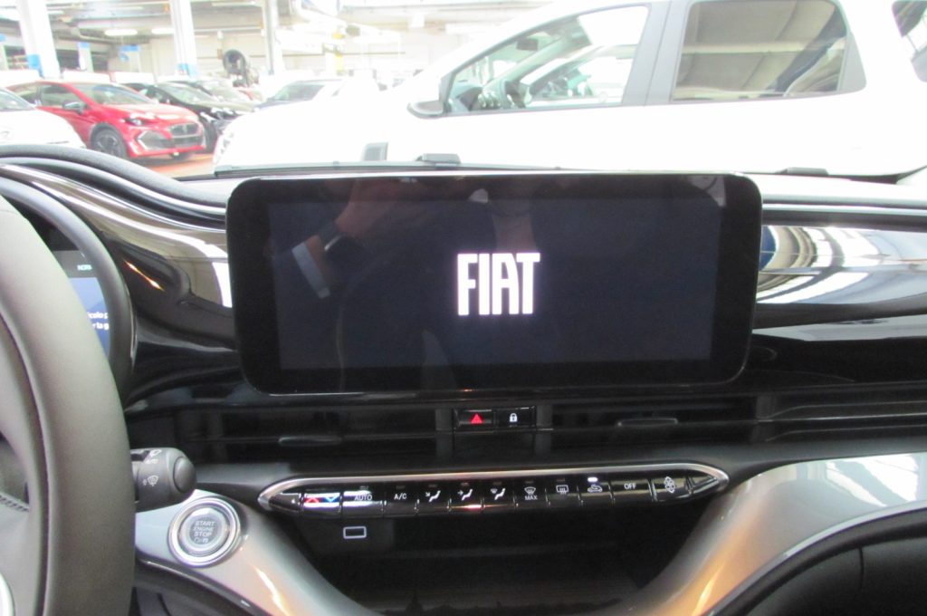 FIAT 500e Berlina 42 kWh AUTONOMIA 320Km. - 9