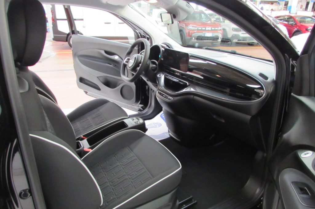 FIAT 500e Berlina 42 kWh AUTONOMIA 320Km. - 16