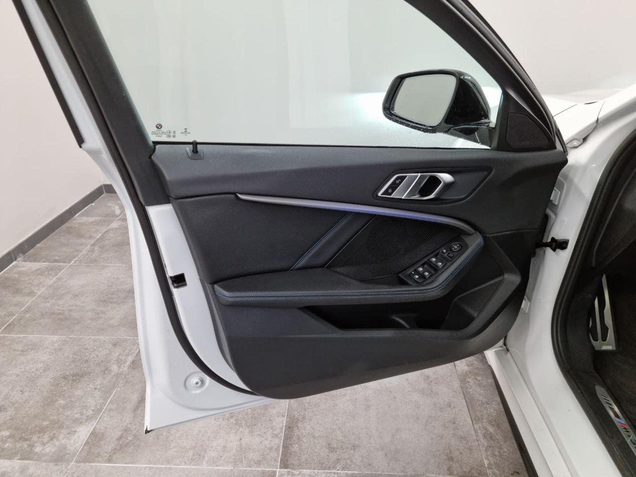 BMW M135 i xDrive - 16