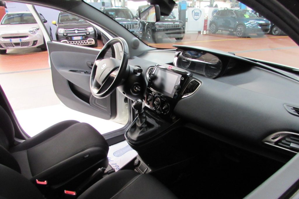LANCIA Ypsilon 1.0 FireFly 70cv 5 porte S&S Hybrid Gold - 15