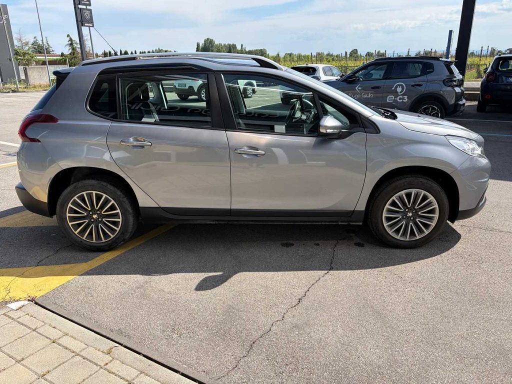 PEUGEOT 2008 1° serie PureTech 82 Allure - 5
