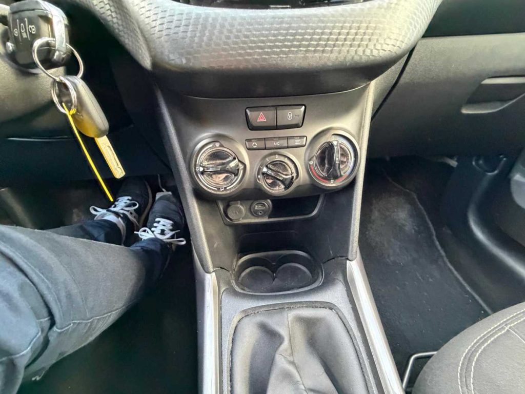 PEUGEOT 2008 1° serie PureTech 82 Allure - 13