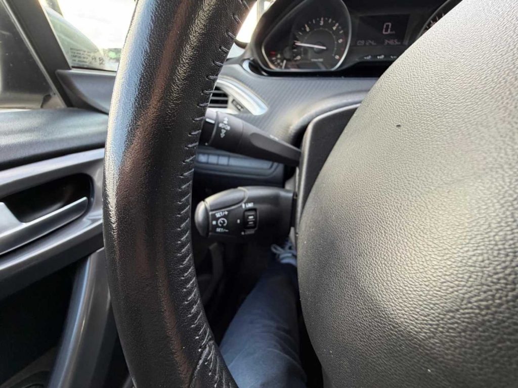 PEUGEOT 2008 1° serie PureTech 82 Allure - 16