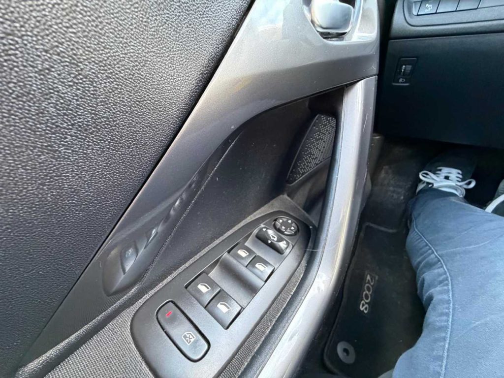 PEUGEOT 2008 1° serie PureTech 82 Allure - 17