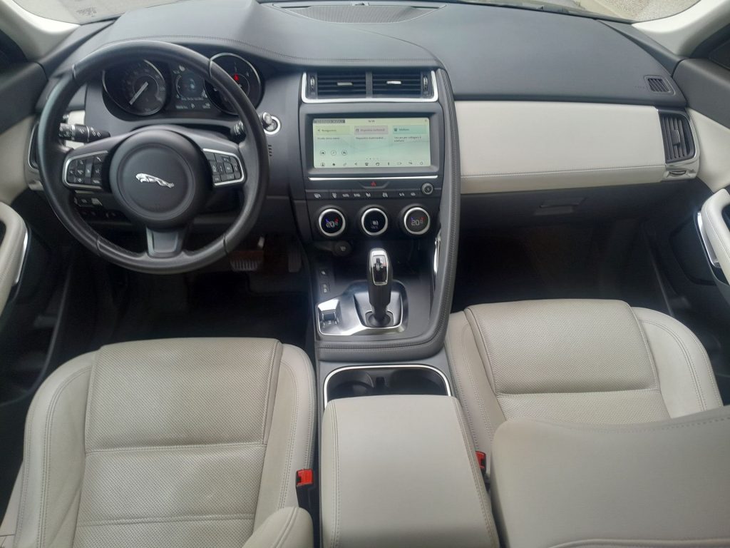 JAGUAR E-Pace 2.0D i4 150cv S - 9