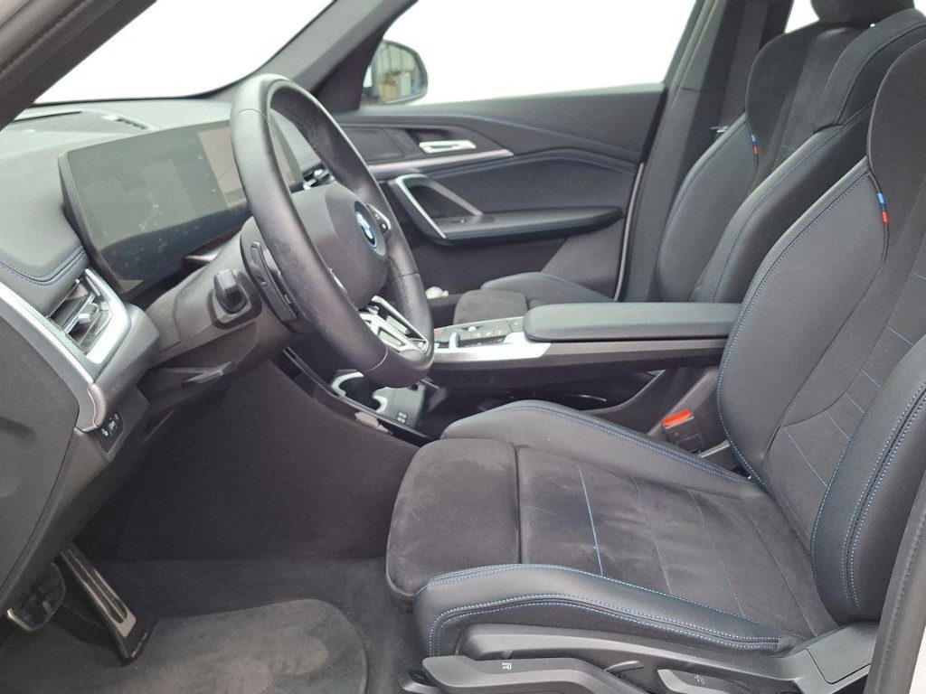 BMW iX1 eDrive 20 Msport Aut. + Tetto apr. - 10