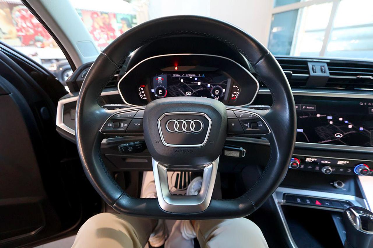 AUDI Q3 45 TFSI Quattro S-Tronic Business Advanced - 21